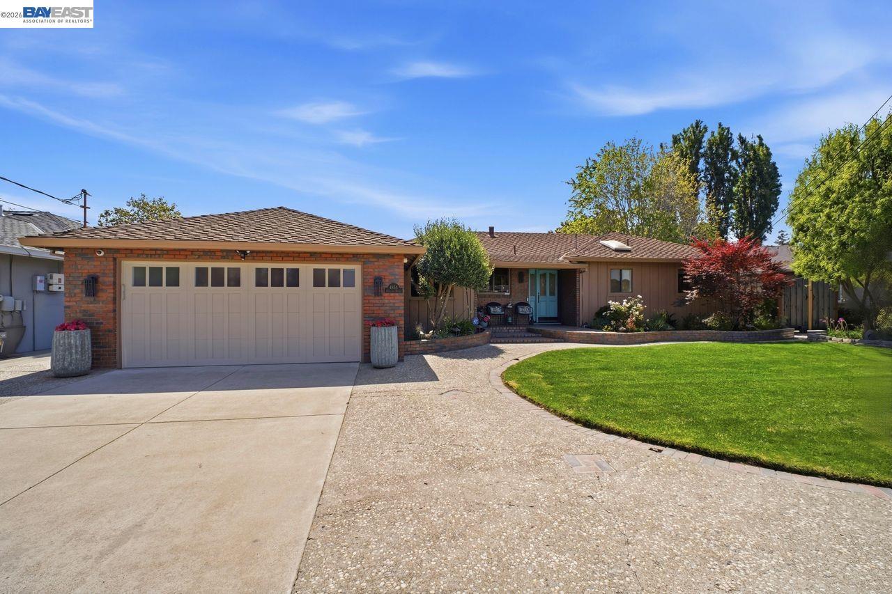4858 Sterling Dr